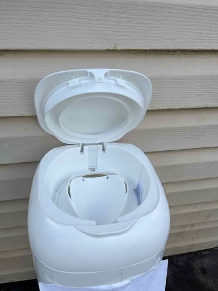 Photo of free Diaper Geni and infant baby bath (Lansdale) #2