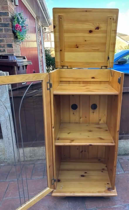 Photo of free record player display cabinet (Halewood L26) #3