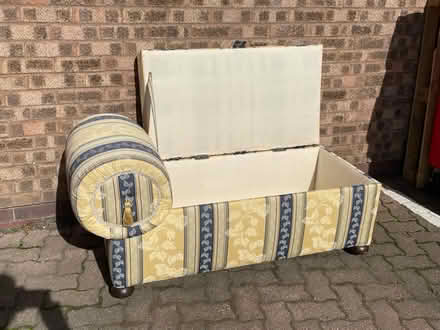 Photo of free Chaise / Ottoman (Sutton Hill TF7) #2