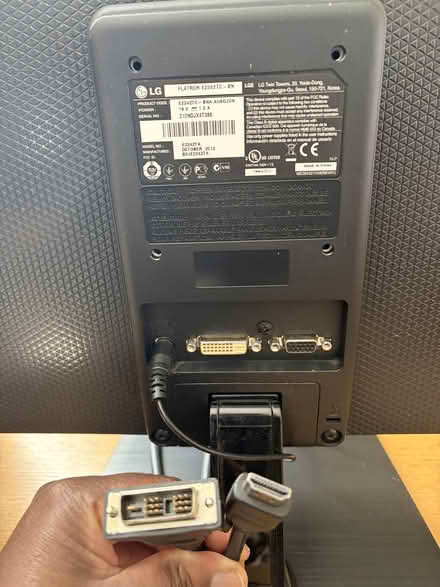 Photo of free LG LED 21.5" Monitor (pick-up only) (Barrhaven (Chapman Mills)) #2