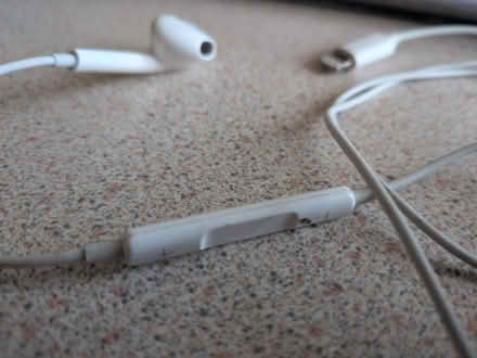 Photo of free Apple compatible earbuds (Leicester Forest East LE3) #2