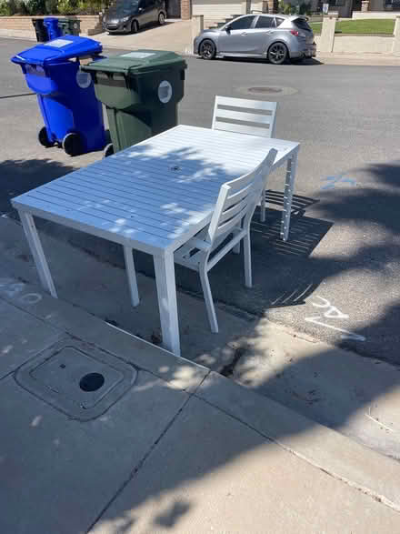 Photo of free outdoor table and chairs (Santa Clarita ca) #3