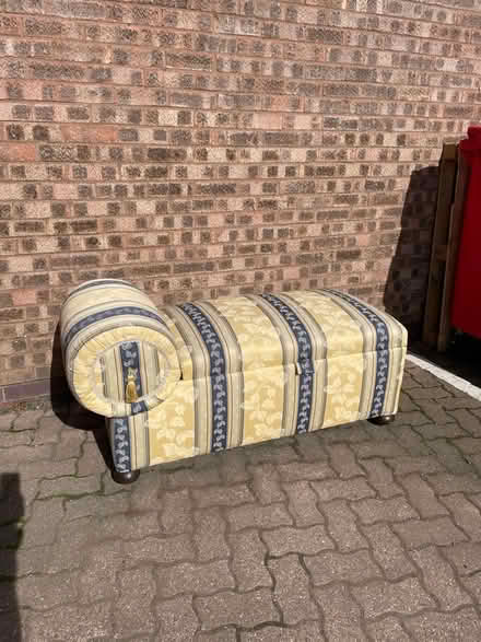 Photo of free Chaise / Ottoman (Sutton Hill TF7) #1