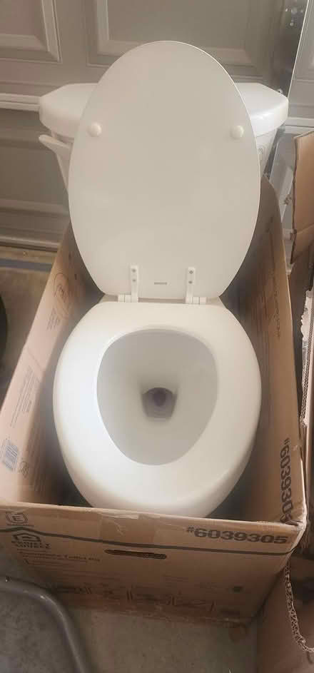 Photo of free 3 like new condition Toilets (Forney tx, off Hwy 548) #3