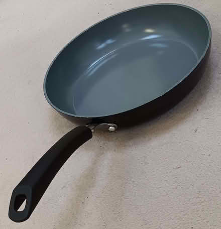 Photo of free Lakeland frying pan (Bussage GL6) #1