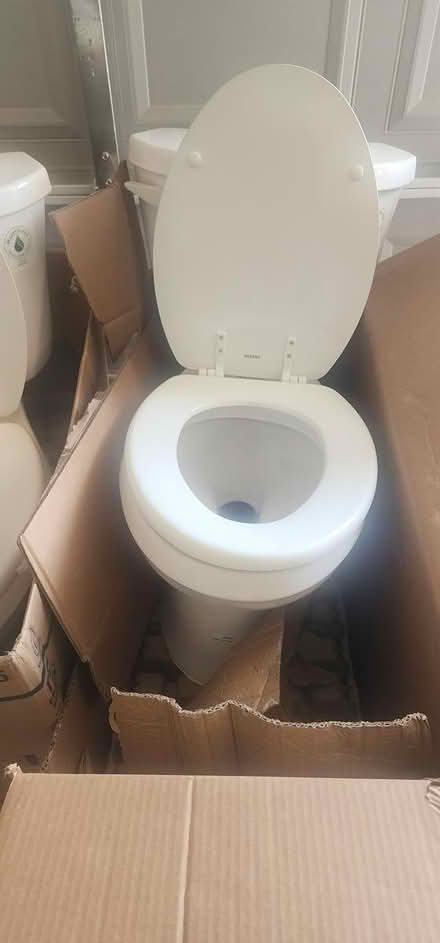 Photo of free 3 like new condition Toilets (Forney tx, off Hwy 548) #2