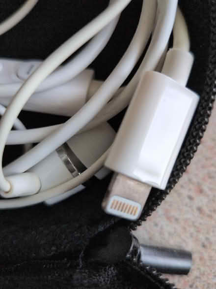 Photo of free Apple compatible earphones (Leicester Forest East LE3) #2