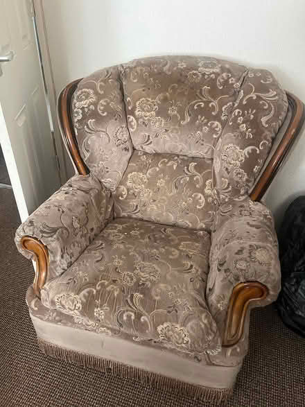 Photo of free 3 seater settee and 2 chairs (Upper gornal) #2