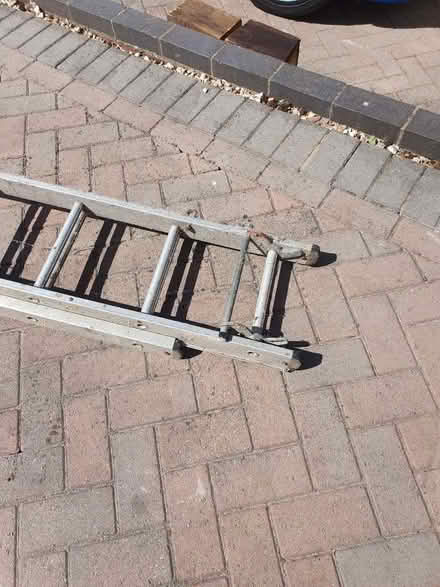 Photo of free Extending Ladder (Kempshott RG22) #2