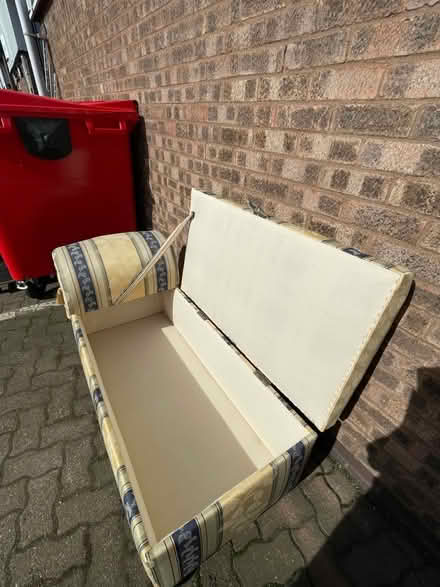 Photo of free Chaise / Ottoman (Sutton Hill TF7) #3