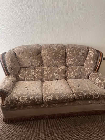Photo of free 3 seater settee and 2 chairs (Upper gornal) #1