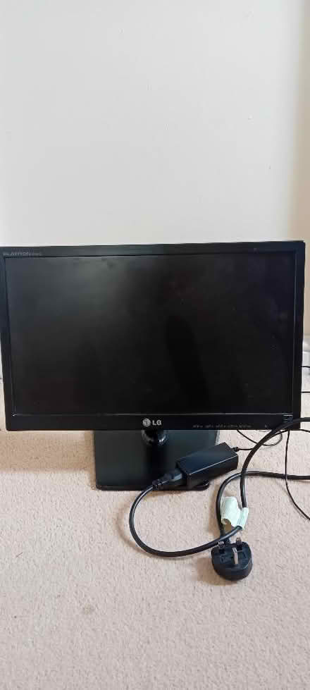 Photo of free Monitor 18.5" LG (Benhall GL51) #1
