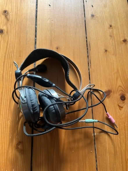 Photo of free Wired headset (headphones with microphone) (Bellevue EH7) #1
