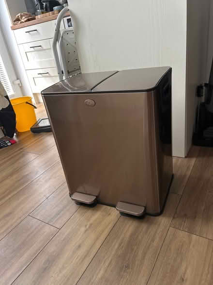 Photo of free Small double bin (Hp10 9tb) #1