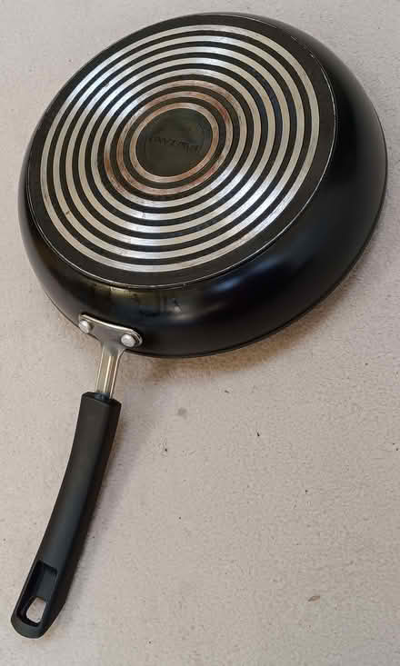 Photo of free Lakeland frying pan (Bussage GL6) #2
