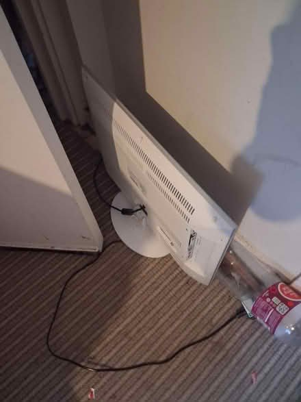 Photo of free 32 inch sony tv with remote (Handsworth S13) #2