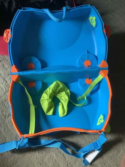 Photo of free Kids Trunki Suitcase in Blue and Green (Cottingham HU16) #2