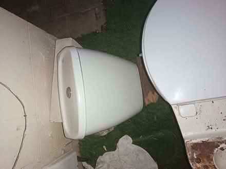 Photo of free Toilet and cistern (Temple Cowley OX4) #1