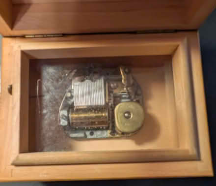 Photo of free music box (Anna st in Teaneck) #2