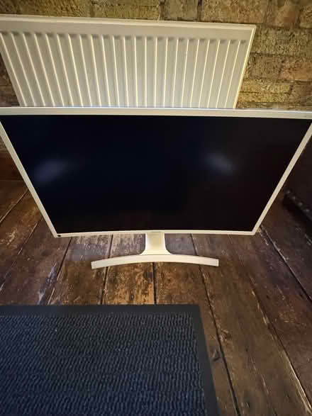 Photo of free Samsung 27” monitor (Stoke Newington N16) #1