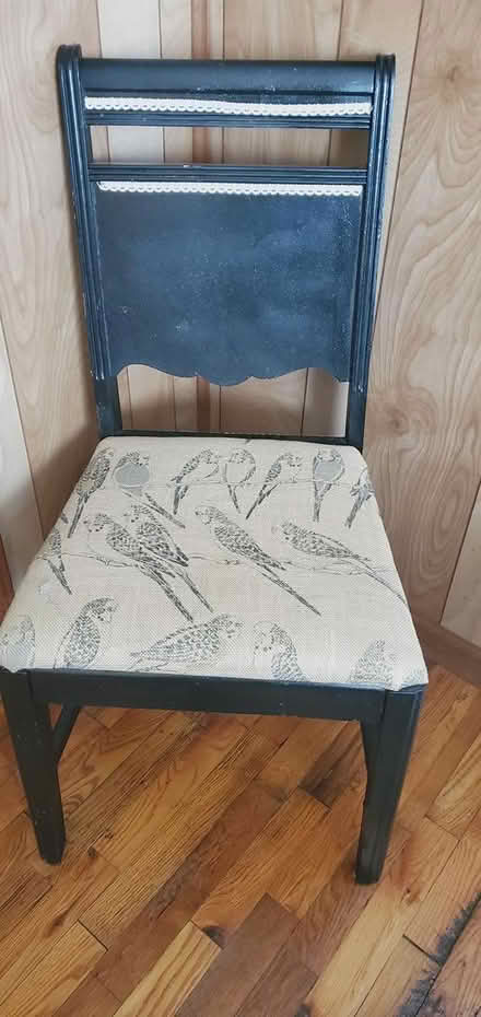 Photo of free Cute chair (Fancy Gap) #1