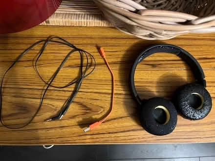 Photo of free JBL Bluetooth Headphones (Midtown) #4
