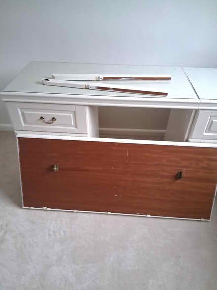 Photo of free Dressing table with mirror (16 boston close SK7) #4