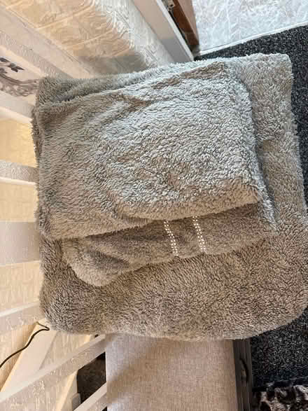 Photo of free Grey quilt fleece quilt cover (Kings Norton B38) #1