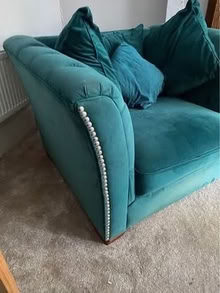 Photo of free Teal velvet Chesterfield-style love seat (Croham CR0) #4