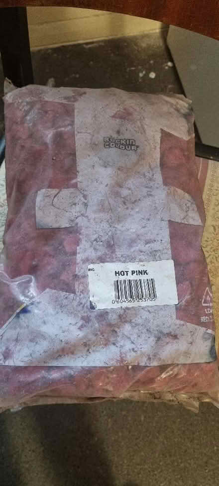 Photo of free 3kg hot pink gravel (Purley CR8) #1