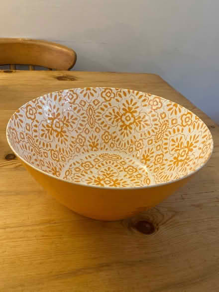 Photo of free Large salad/mixing bowl (Round Hill BN2) #1