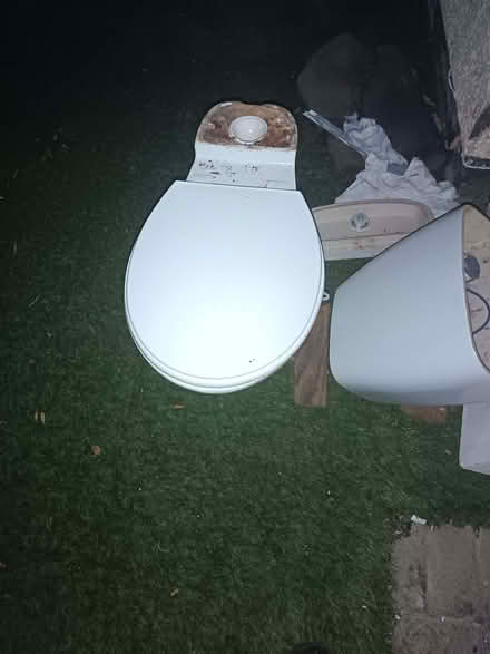 Photo of free Toilet and cistern (Temple Cowley OX4) #3