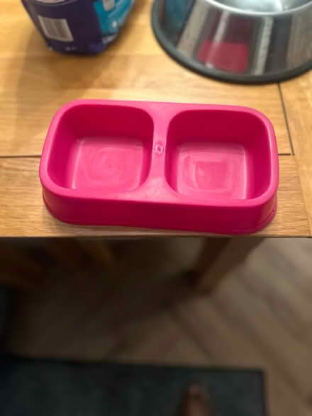 Photo of free Cat feeding mat + bowls (Selsdon) #3