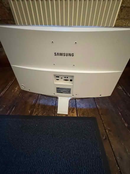 Photo of free Samsung 27” monitor (Stoke Newington N16) #2