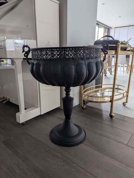 Photo of free Tall urn on stem (Yealand Redmayne LA5) #4