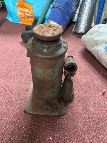Photo of free Hydraulic jack (Lake & Elliot) (Stanley PH1) #2