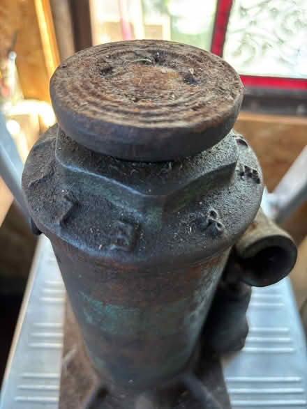 Photo of free Hydraulic jack (Lake & Elliot) (Stanley PH1) #3