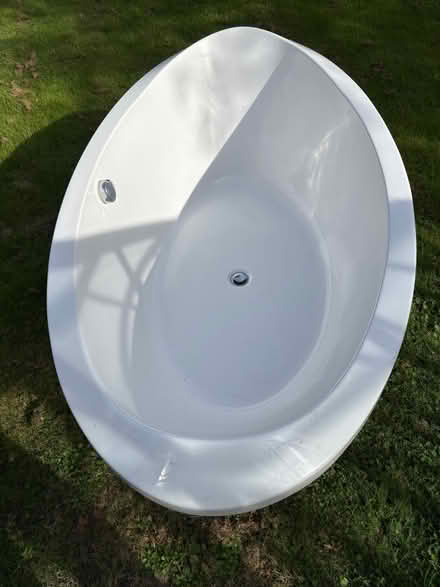 Photo of free White Acrylic Bath (Tenterden TN30) #1