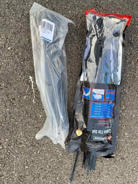 Photo of free 12V wiring bits - fuse box, fuses, heat shrink & cable ties (Noke OX3) #3