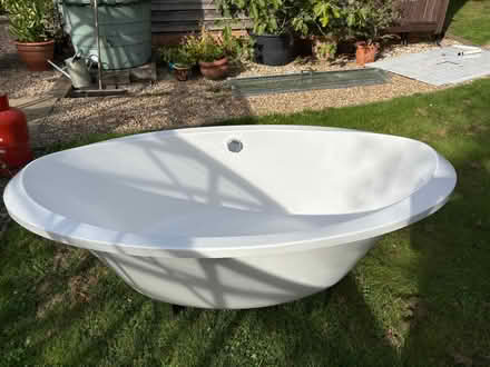 Photo of free White Acrylic Bath (Tenterden TN30) #2