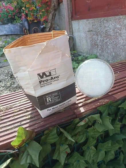 Photo of free Halide lamp, screw fitting (Rose Hill BB11) #1