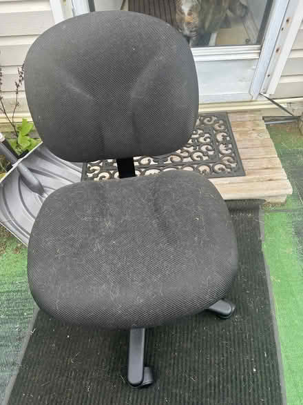 Photo of free Desk chair (Benny Lane off 96B) #2