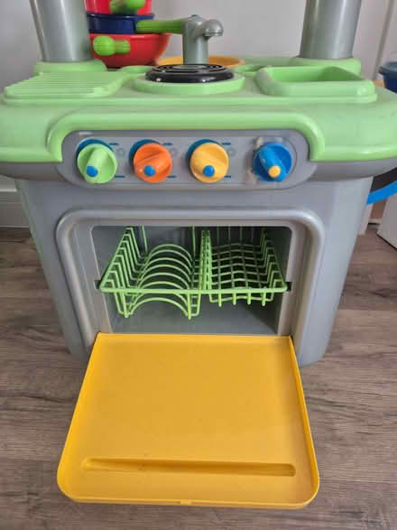 Photo of free Play kitchen and saucepans (Croham CR2) #3