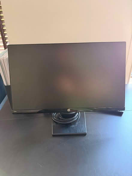 Photo of free Monitor HP22 (Clapham SW11) #1