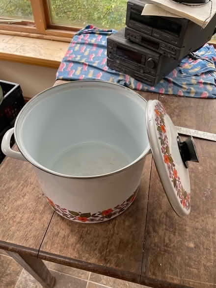 Photo of free very large cooking pot (Fairfield LA1) #2