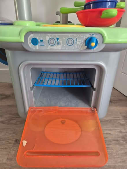 Photo of free Play kitchen and saucepans (Croham CR2) #4