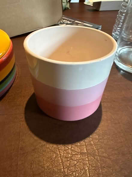 Photo of free Cute vase pink and white (19803) #1