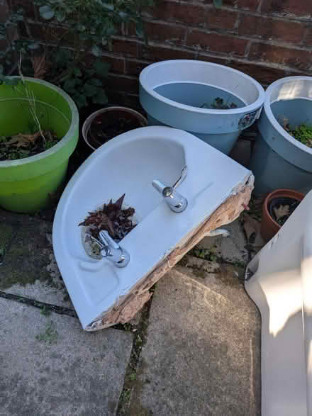 Photo of free Bathroom sink (North Peckham SE15) #2