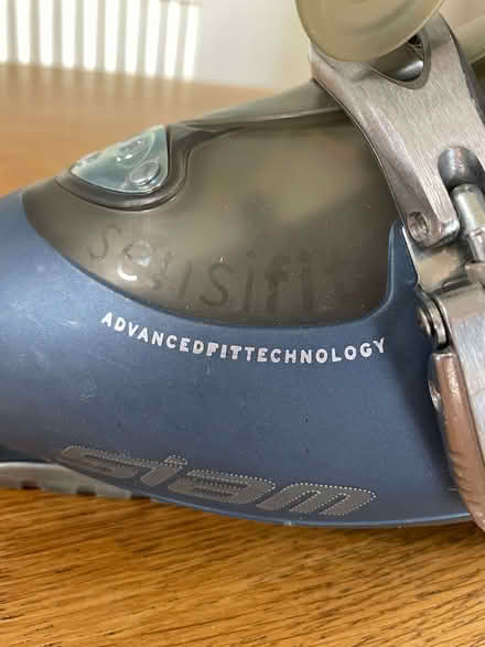 Photo of free Pair of Salomon women's ski boots (Clewer New Town SL4) #2