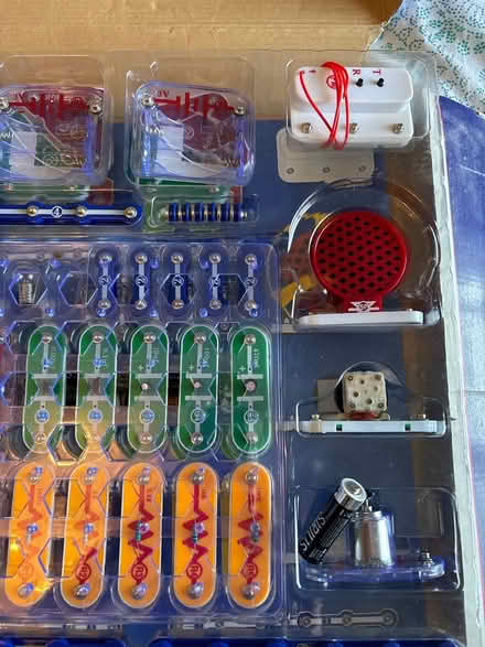 Photo of free Hot wires Electronics set (SG5 Hitchin) #3